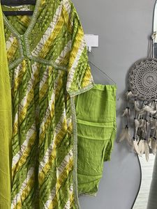Green &amp; Yellow Printed Psnt Set