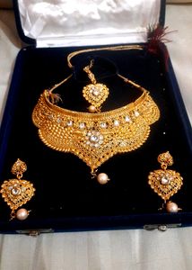 Gold Plated Jewellery Set With Kundan