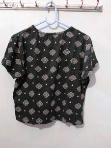 Black Loose Crop Top