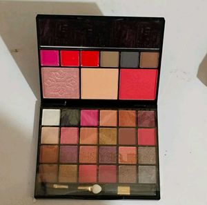 HILARYRAHODA&#39;S EYEKIT