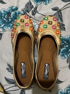 Embroidered Juttis