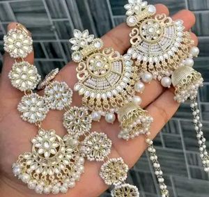 Kundan Mangteeka And Earrings Set