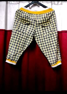 Combo Of Black Top With Free Yellow Capri
