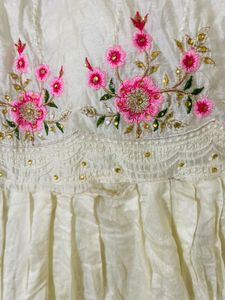 Elegant Floral Embroidered Kurta