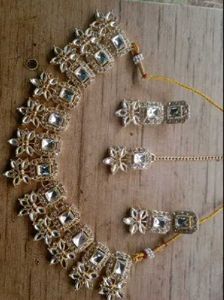 Elegant Kundan Jewelry Set