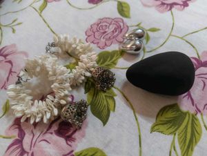 Earrings Set and Beauty Blender Make up Combo