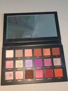 Huda Beauty Desert Dask Eyeshadow Palette