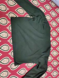 Black sleve crop top