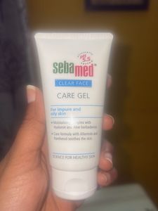 I’m selling Seba med get moisturiser
