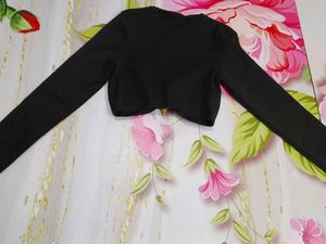 (1100)Zara Black Ruched Cropped Long Sleeve
