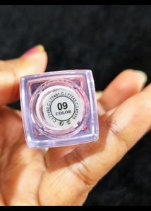 HUDA BEAUTY NO. 09