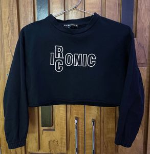 Black Cropped "Iconic" Sweatshirt