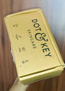 2 Dot &amp; Key Sunscreen