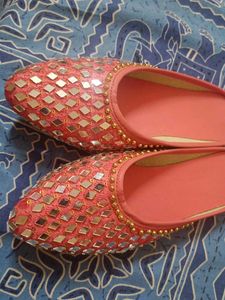 Coral Mirror Work Juttis