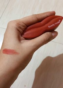 WARM RED LIPSTICK
