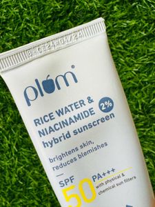 Plum Rice Water &amp; Niacinamide Hybrid Sunscreen