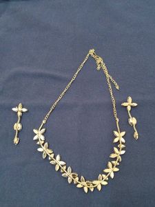 Floral Necklace Set