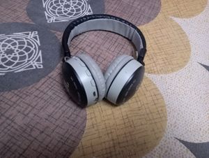 JBL HEADSET (MInT cOnDItIOn) [FULL BASE)[ FOLDING)