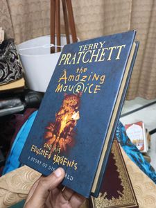 Amazing Maurice Hardback