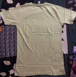 Round Neck T-shirt - Size M