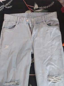 A Demin Knee Cut Pant