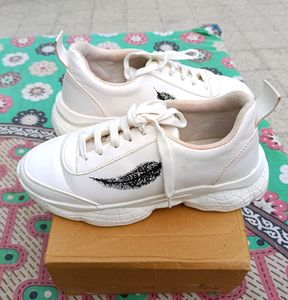 🔥🔥Comfortable Casual White 🤍 Sneakers For Women