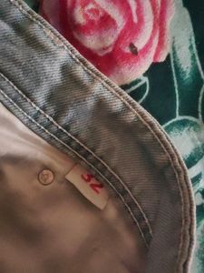Baggy Ripped Jeans