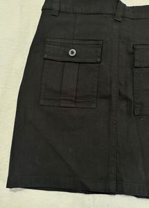 Black Utility-Style Mini Skirt with Zipper Pockets