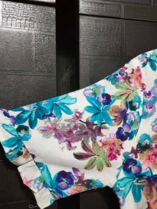 Floral Print Top - Perfect for Spring!