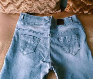 🛍️ Grey Denim Cepri Jeans⭐⭐⭐⭐⭐