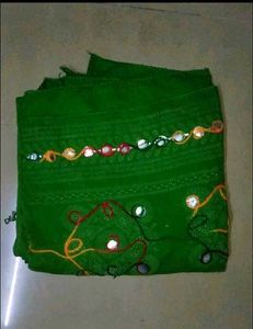 Green Embellished Dupatta And Leggings Set