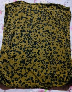 Olive green leopard print t-shirt with round neck