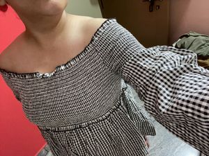 🔻Size -medium , Off Shoulder Top