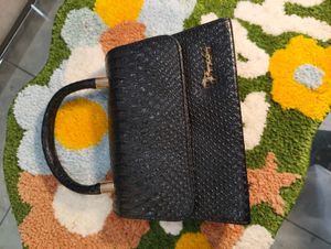 ✨ Black textured Luxury Handbag | Like New ✨