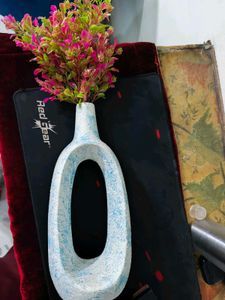 Heavy Duty Vase With Flowers