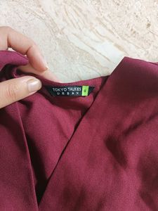 Charming maroon solid top