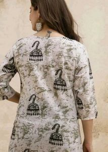 women printed White cotton blend straight Kurta
