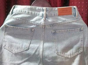 SAVANA Ripped Light Wash Jeans