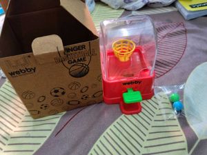 SEALED PACKED Webby Finger Basketball Game