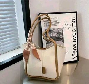 Casual Women’s Shoulder Bag in Faux Leather