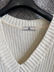 Cream V-Neck Long Sleeve Pullover