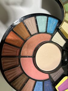 Fuso Eyeshadow Kit (Singapore Brand)