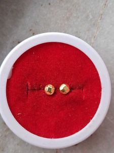 Beautiful New Dimond Cut Studs