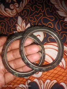 Silver Tone Bangle Set