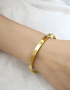 Gold - Plated Love AD Bracelet🎀