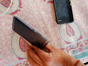 NMotorola Moto E4 (Iron Grey, 2GB RAM, 16GB Storag
