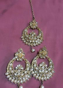 Set Of 2 Earrings & Maangtika