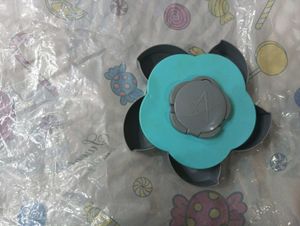 Brand New Flower-Shaped Snack Container