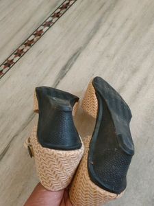 Beautiful Cream Shining Sandals ✨✨