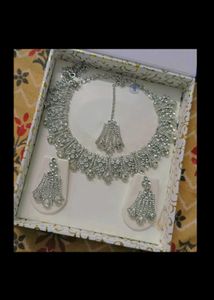 Diamond Jewellery Set With Earrings And Mang Tikka